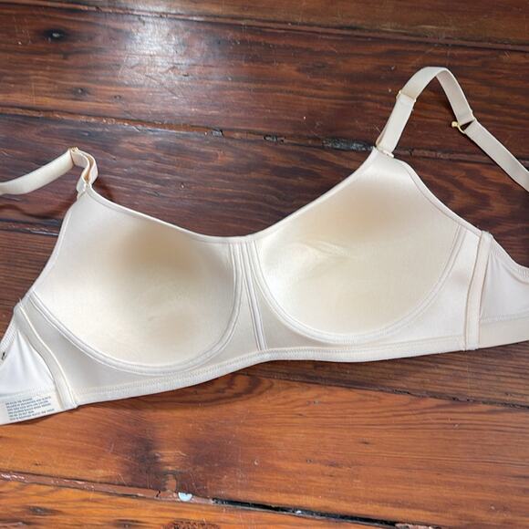 Lively wireless convertible molded cup bra sz 34D - Picture 4 of 6
